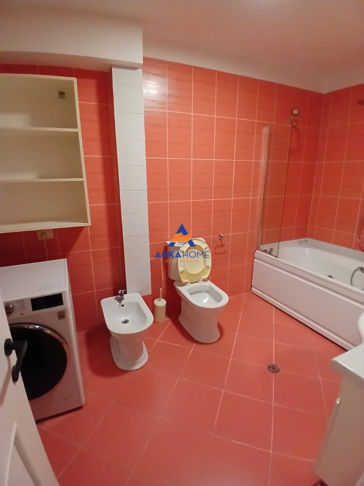 Tirane, jepet me qera apartament 3+1+Ballkon Kati 6, 130 m² 1.060 € 