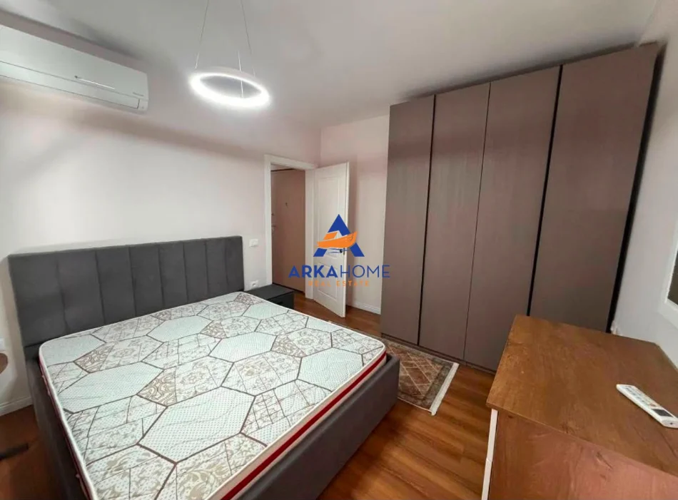Tirane, jepet me qera apartament 2+1+Ballkon Kati 2, 70 m² 800 € 