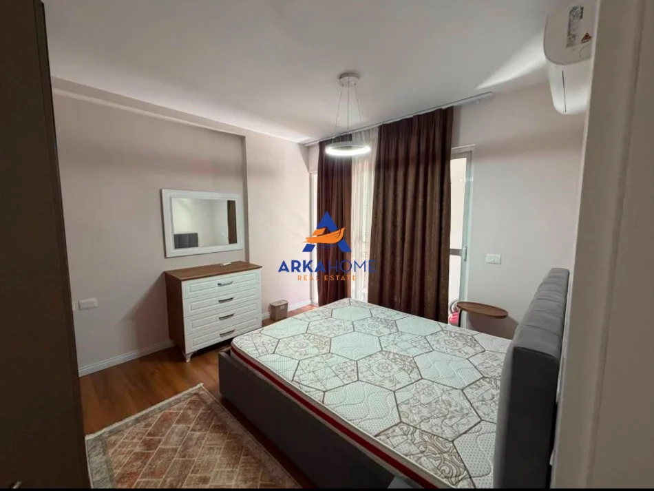 Tirane, jepet me qera apartament 2+1+Ballkon Kati 2, 70 m² 800 € 