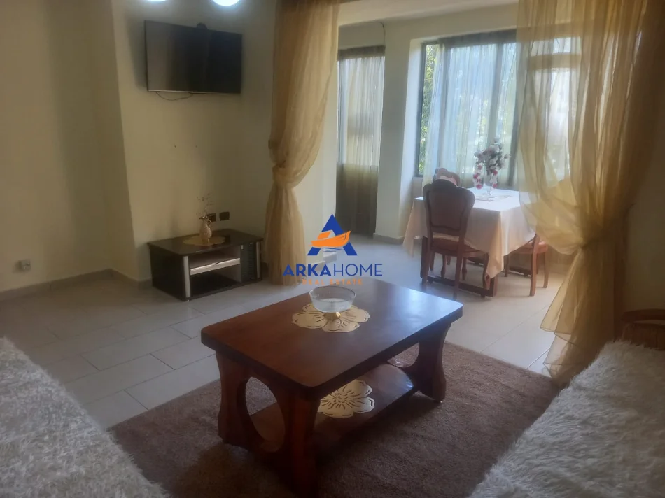 Tirane, jepet me qera apartament 2+1+Ballkon Kati 2, 90 m² 644 € 