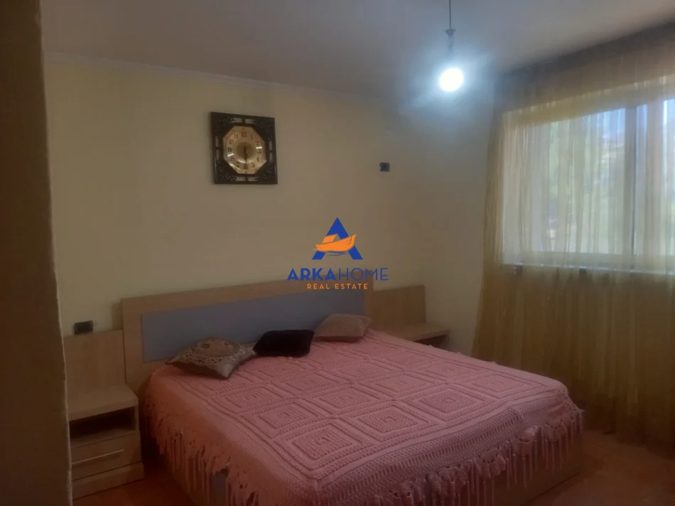 Tirane, jepet me qera apartament 2+1+Ballkon Kati 2, 90 m² 644 € 