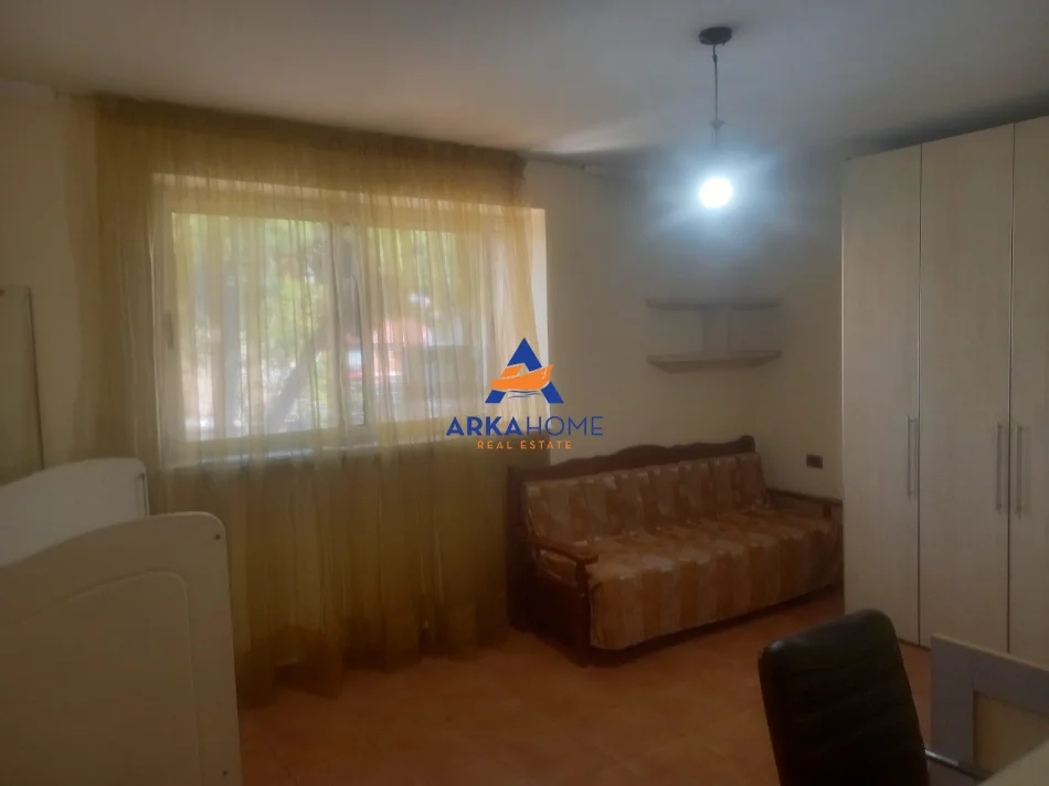 Tirane, jepet me qera apartament 2+1+Ballkon Kati 2, 90 m² 644 € 