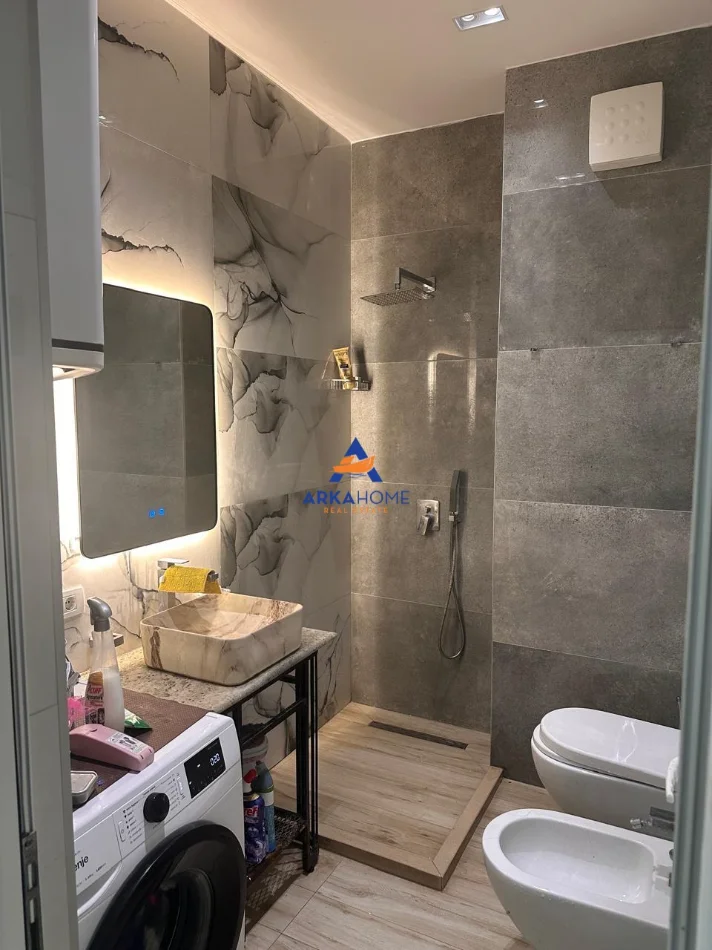 Tirane, shitet apartament 3+1+Ballkon Kati 3, 180 m² 425.965 € 
