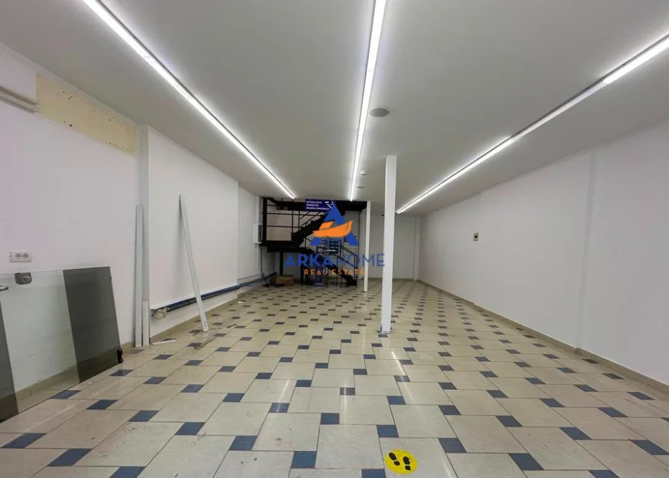 Tirane, jepet me qera ambjent biznesi Kati 0, 135 m² 1.609 € 