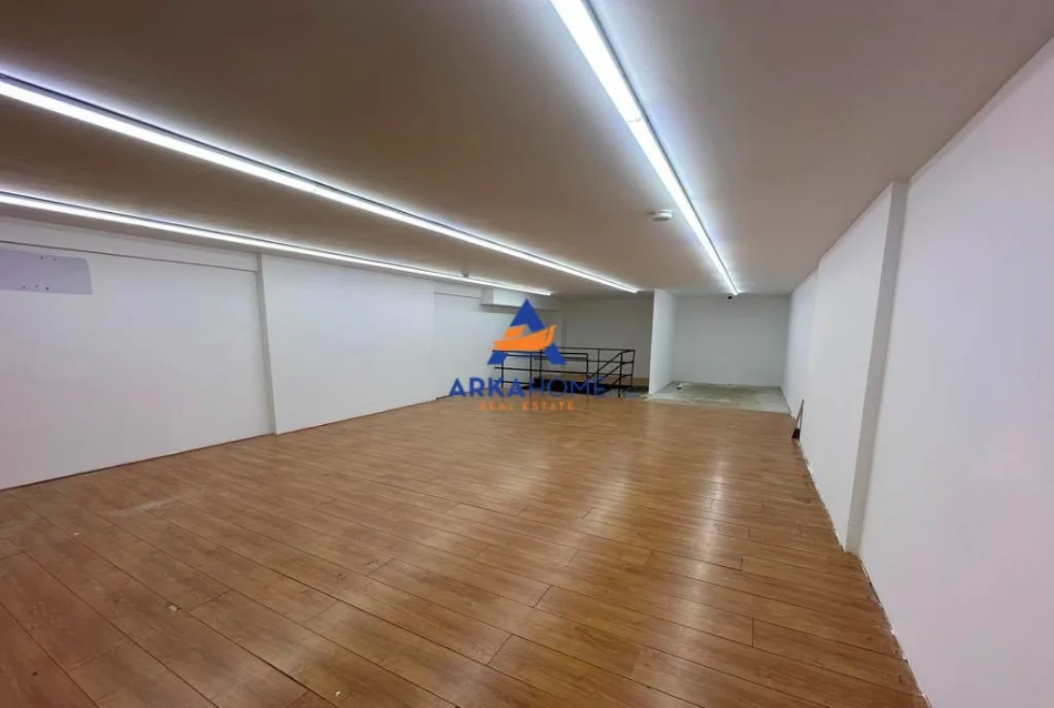 Tirane, jepet me qera ambjent biznesi Kati 0, 135 m² 1.609 € 