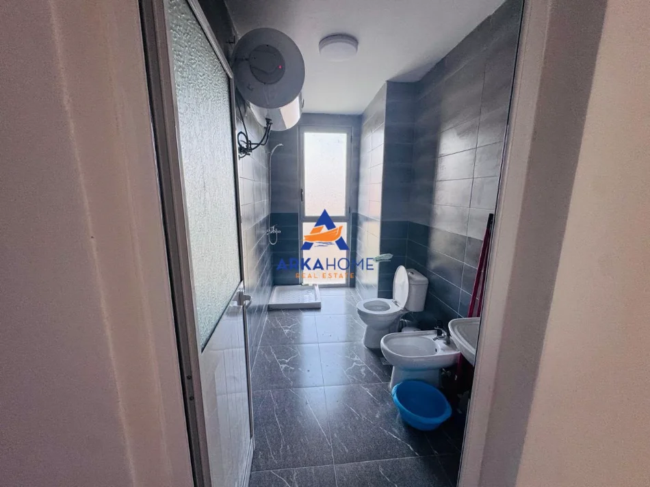 Tirane, jepet me qera apartament 2+1+Ballkon Kati 5, 108 m² 482 € (5 MAJI)