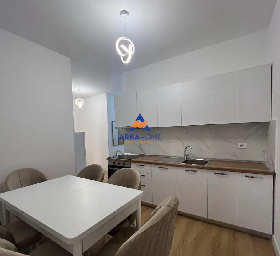 Tirane, jepet me qera apartament 1+1+Ballkon Kati 5, 85 m² 698 € 