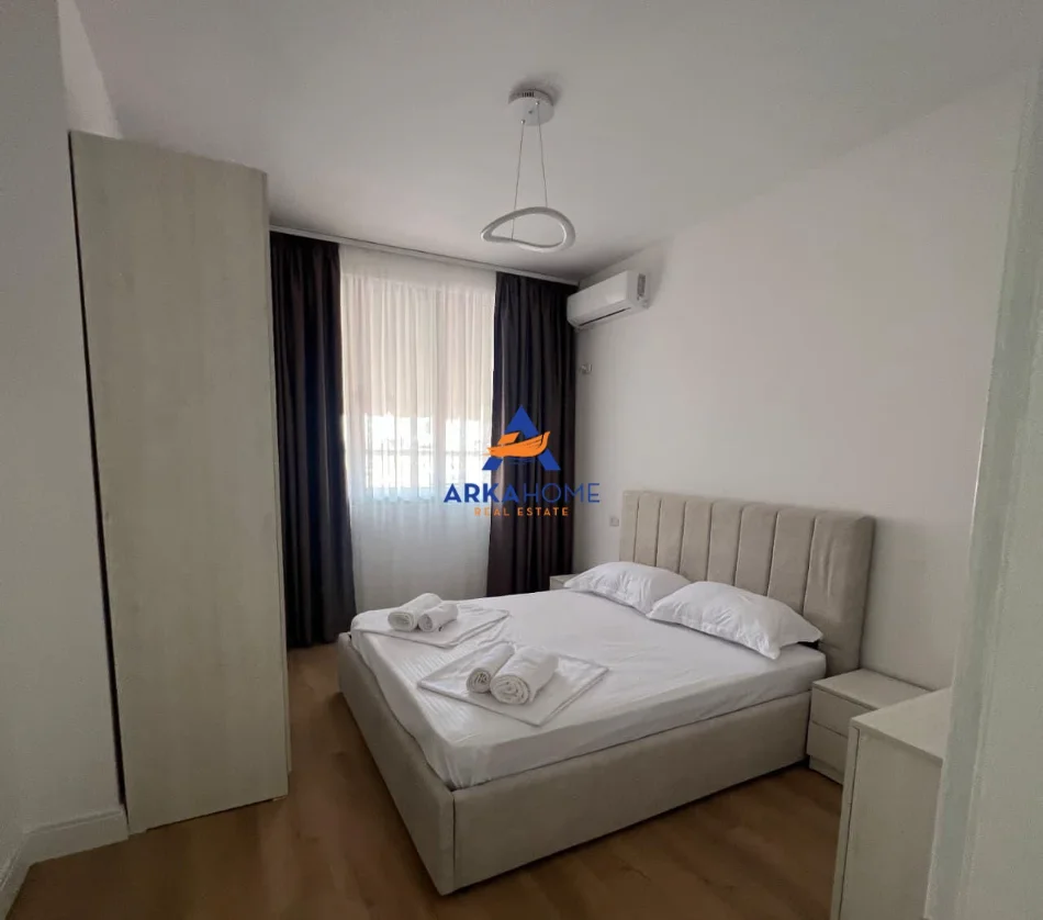 Tirane, jepet me qera apartament 1+1+Ballkon Kati 5, 85 m² 698 € 