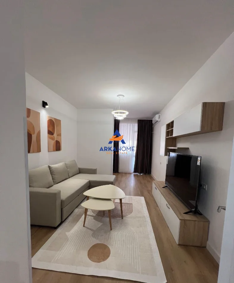 Tirane, jepet me qera apartament 1+1+Ballkon Kati 5, 85 m² 698 € 