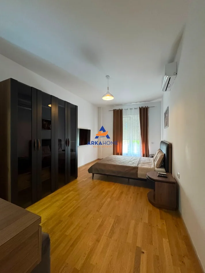 Tirane, jepet me qera apartament 2+1+Ballkon Kati 2, 112 m² 1.200 € 