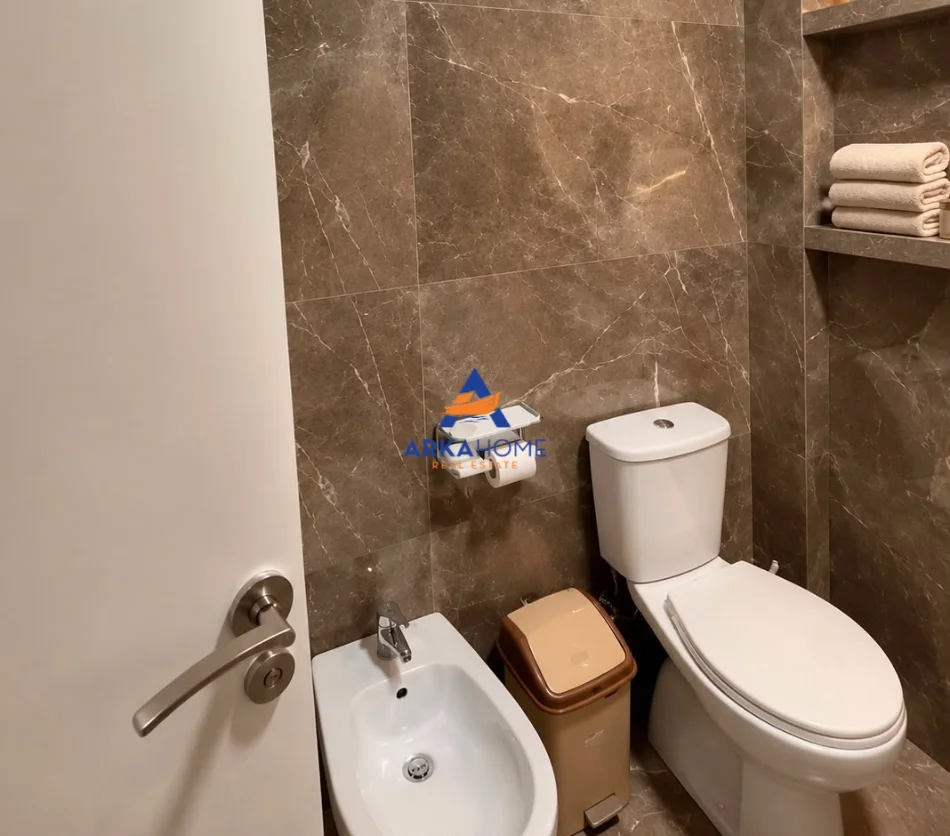 Tirane, jepet me qera apartament 1+1+Ballkon Kati 4, 78 m² 537 € 