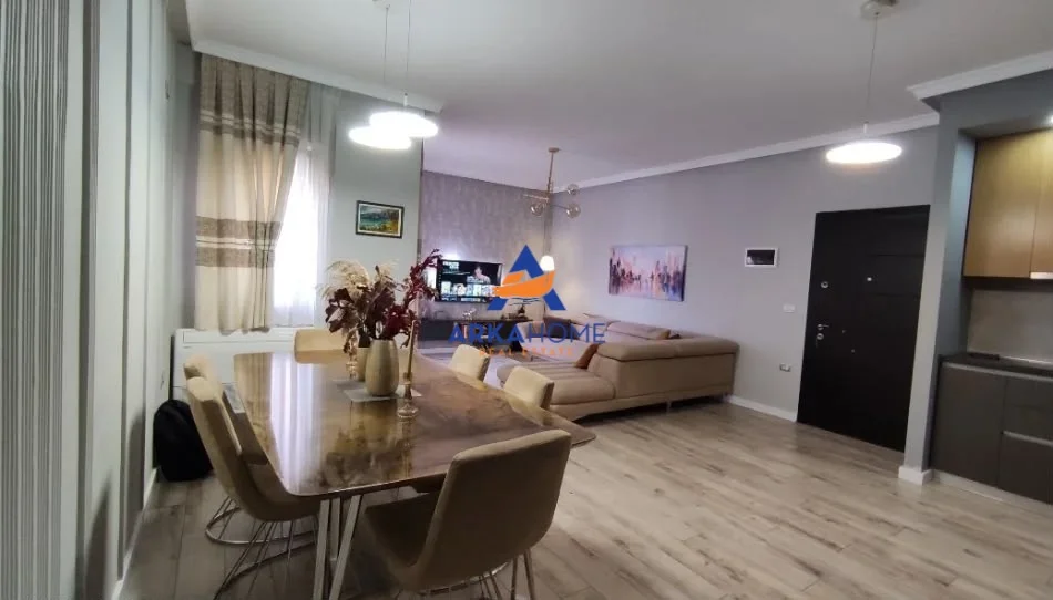 Tirane, jepet me qera apartament 2+1+Ballkon Kati 1, 100 m² 620 € 