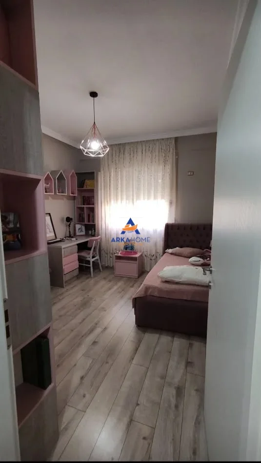 Tirane, jepet me qera apartament 2+1+Ballkon Kati 1, 100 m² 620 € 