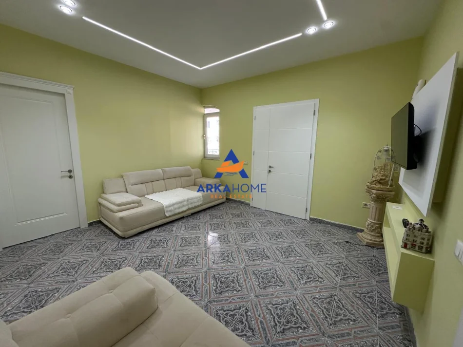 Tirane, jepet me qera apartament 3+1+Ballkon Kati 2, 150 m² 750 € 