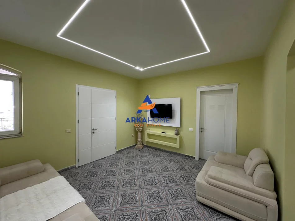 Tirane, jepet me qera apartament 3+1+Ballkon Kati 2, 150 m² 750 € 