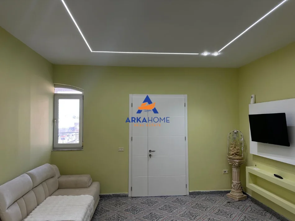 Tirane, jepet me qera apartament 3+1+Ballkon Kati 2, 150 m² 750 € 
