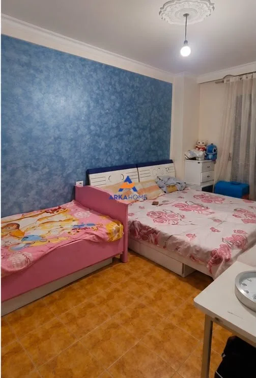 Tirane, jepet me qera apartament 2+1+Ballkon Kati 7, 95 m² 537 € 