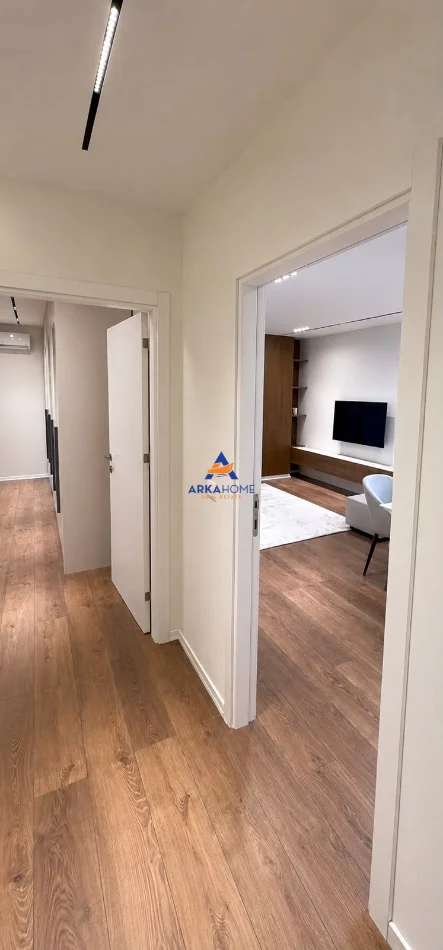 Tirane, jepet me qera apartament 1+1+Ballkon Kati 4, 49 m² 700 € 