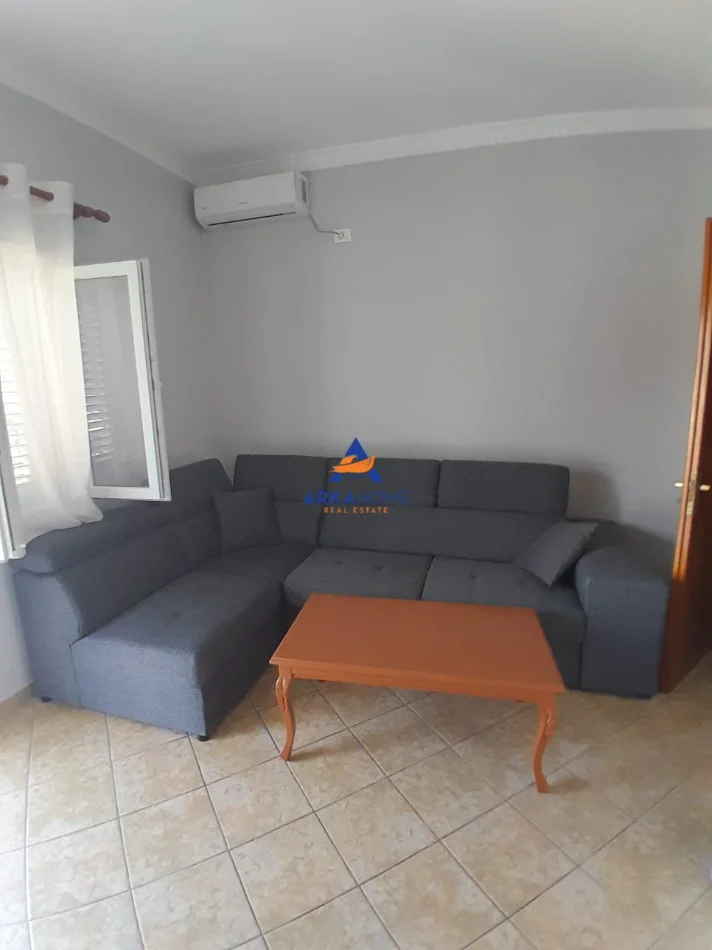 Tirane, jepet me qera apartament 1+1+Ballkon Kati 2, 50 m² 375 € 
