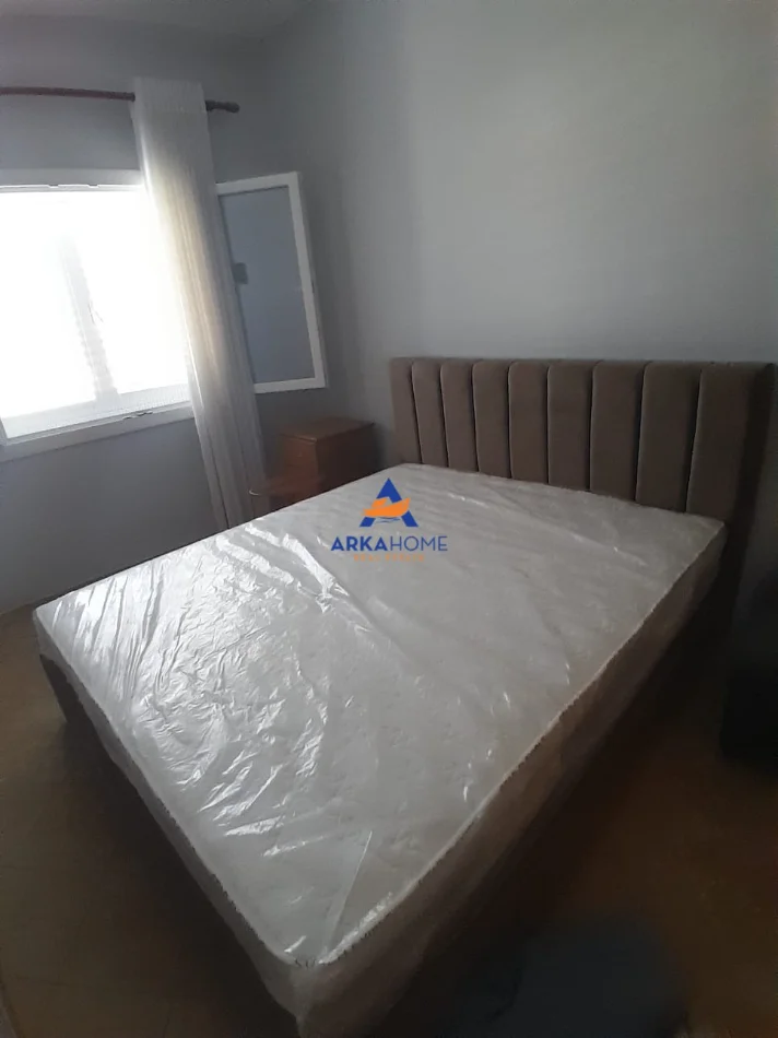 Tirane, jepet me qera apartament 1+1+Ballkon Kati 2, 50 m² 375 € 
