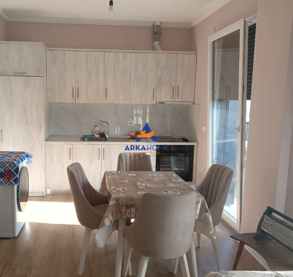 Tirane, jepet me qera apartament 1+1+Ballkon Kati 9, 63 m² 500 € 
