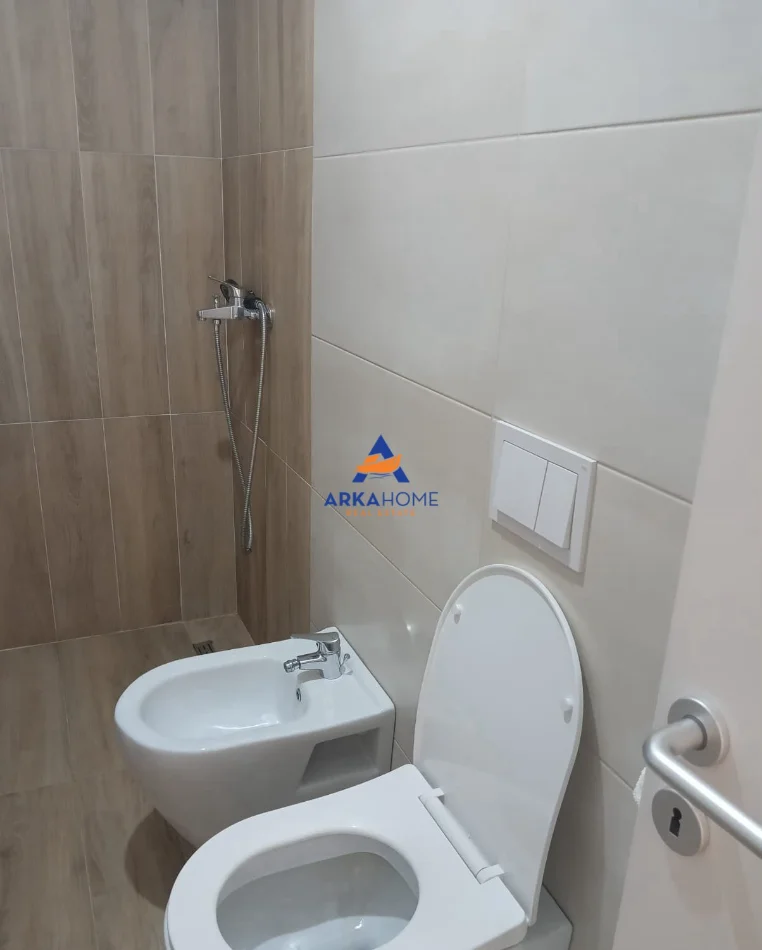 Tirane, jepet me qera apartament 1+1+Ballkon Kati 9, 63 m² 500 € 