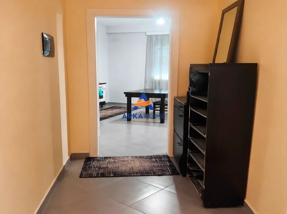 Tirane, jepet me qera apartament 1+1+Ballkon Kati 2, 85 m² 590 € 