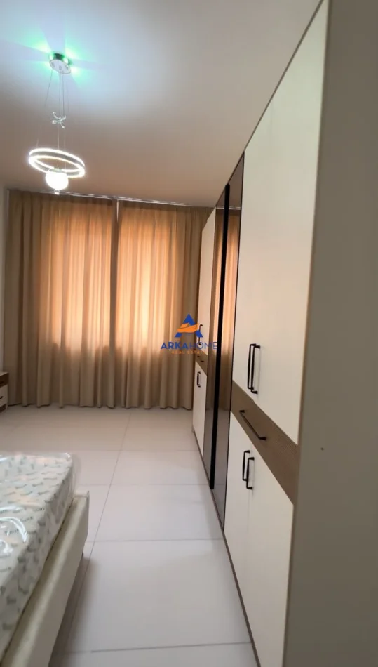 Tirane, jepet me qera apartament 1+1+Ballkon Kati 5, 74 m² 483 € 