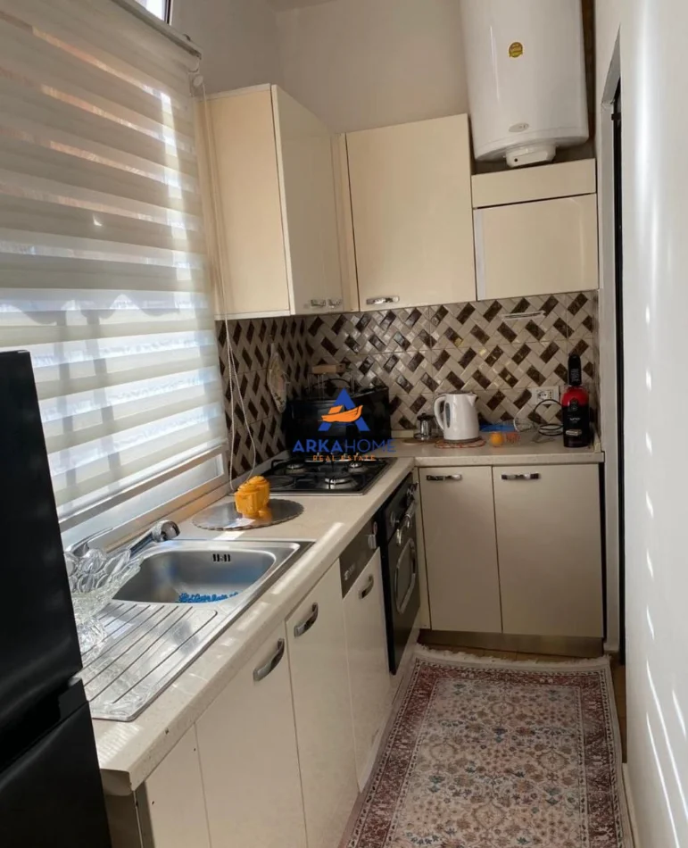 Tirane, jepet me qera apartament 2+1+Ballkon Kati 8, 70 m² 859 € 