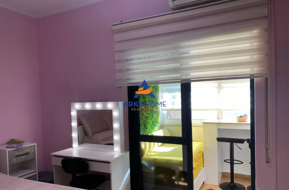 Tirane, jepet me qera apartament 2+1+Ballkon Kati 8, 70 m² 859 € 