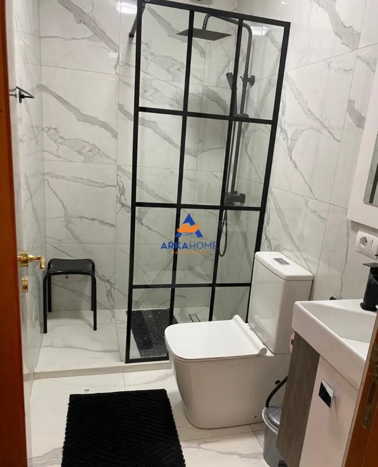 Tirane, jepet me qera apartament 2+1+Ballkon Kati 8, 70 m² 859 € 