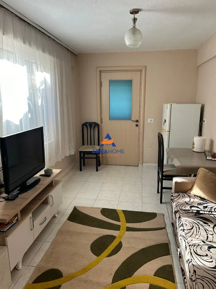 Tirane, jepet me qera apartament 1+1+Ballkon Kati 1, 70 m² 429 € 