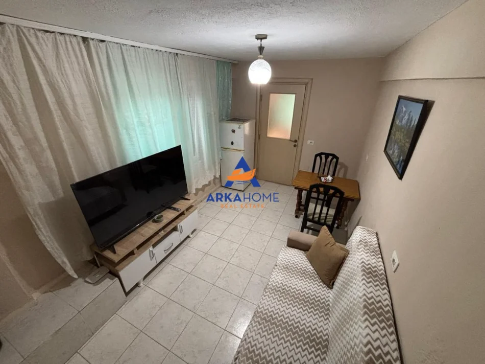 Tirane, jepet me qera apartament 1+1+Ballkon Kati 1, 70 m² 429 € 