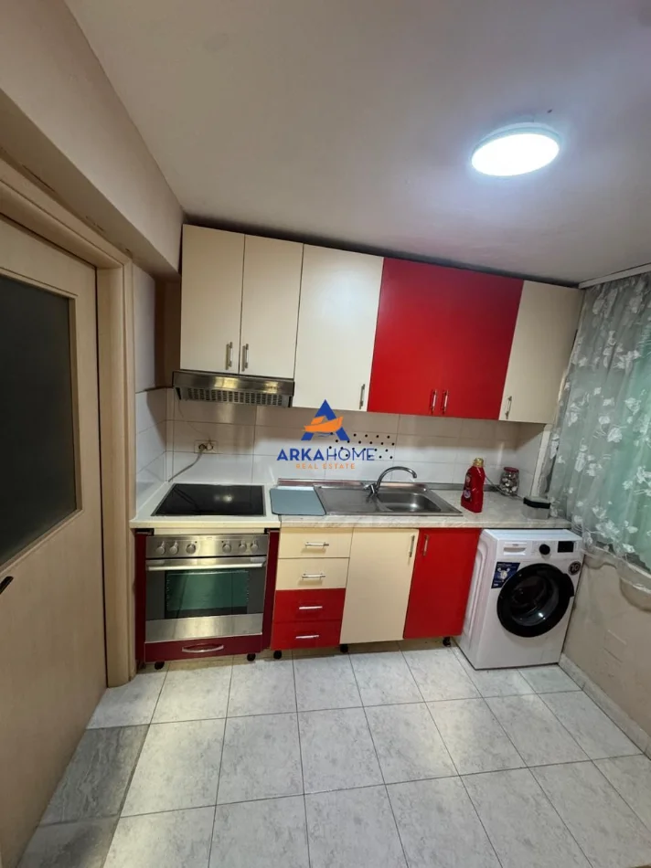 Tirane, jepet me qera apartament 1+1+Ballkon Kati 1, 70 m² 429 € 