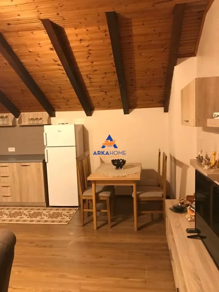 Tirane, jepet me qera apartament 3+1+Ballkon Kati 3, 120 m² 643 € 