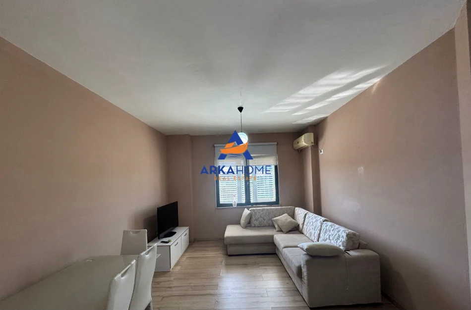 Tirane, jepet me qera apartament 1+1+Ballkon Kati 4, 65 m² 536 € 