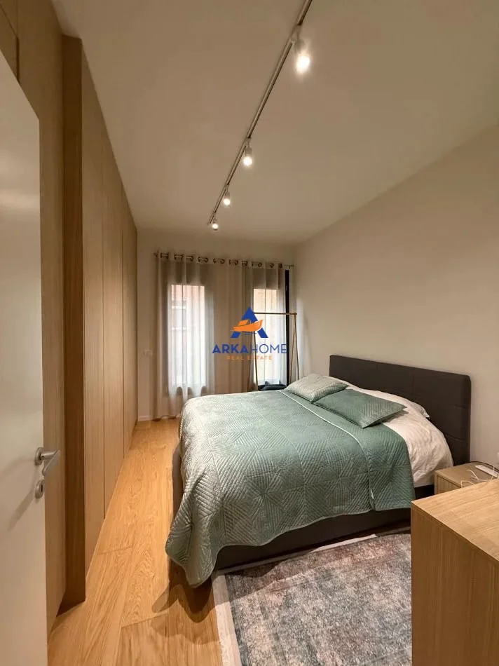 Tirane, jepet me qera apartament 2+1+Ballkon Kati 2, 95 m² 1.300 € 