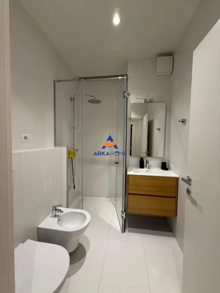 Tirane, jepet me qera apartament 2+1+Ballkon Kati 2, 95 m² 1.300 € 