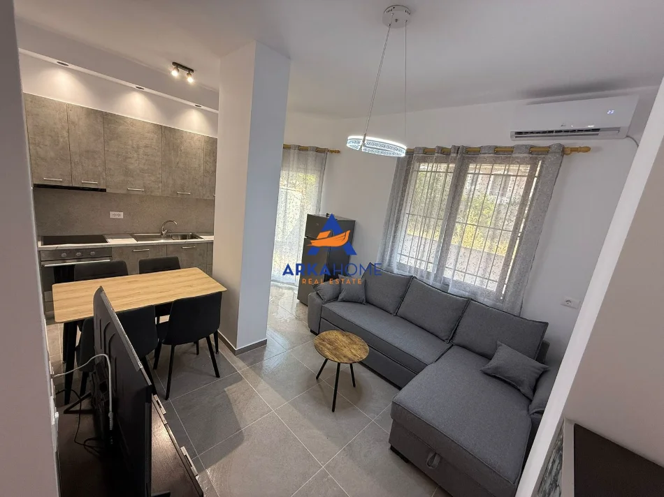 Tirane, jepet me qera apartament 1+1+Ballkon Kati 0, 55 m² 557 € 