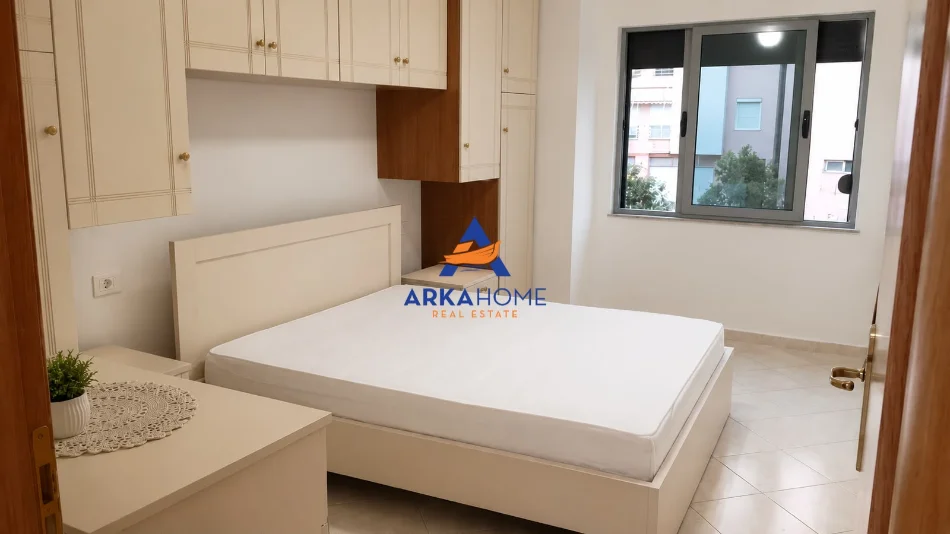 Tirane, jepet me qera apartament 1+1+Ballkon Kati 2, 55 m² 351 € 
