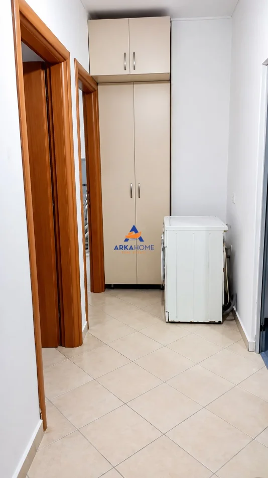 Tirane, jepet me qera apartament 1+1+Ballkon Kati 2, 55 m² 351 € 