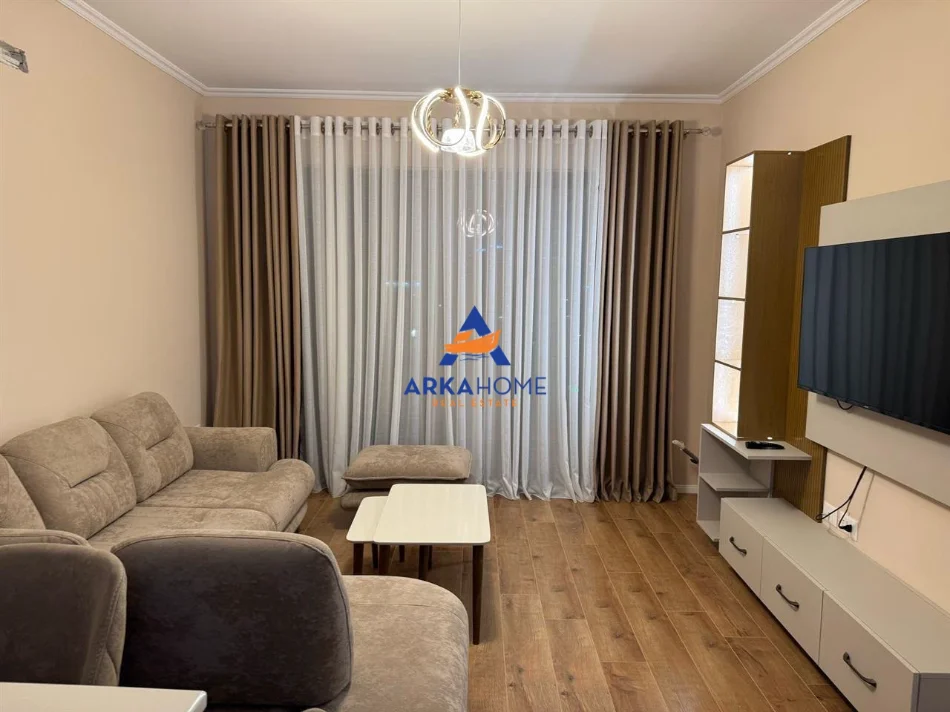 Tirane, jepet me qera apartament 2+1+Ballkon Kati 7, 85 m² 750 € 