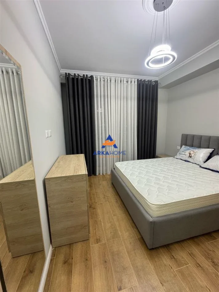 Tirane, jepet me qera apartament 2+1+Ballkon Kati 7, 85 m² 750 € 