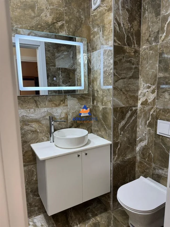 Tirane, jepet me qera apartament 2+1+Ballkon Kati 7, 85 m² 750 € 