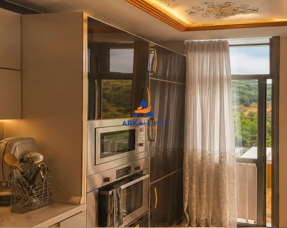 Tirane, jepet me qera apartament 3+1+Ballkon Kati 3, 118 m² 500 € 