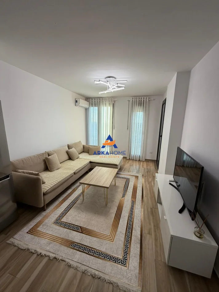Tirane, jepet me qera apartament 1+1+Ballkon Kati 7, 57 m² 650 € 
