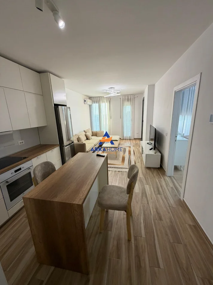 Tirane, jepet me qera apartament 1+1+Ballkon Kati 7, 57 m² 650 € 
