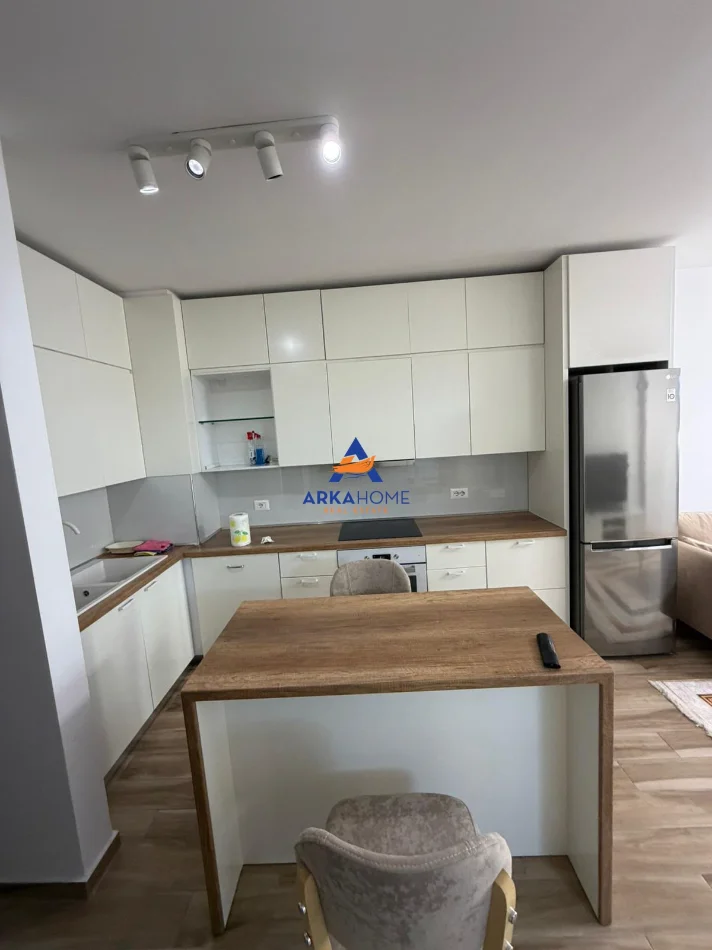 Tirane, jepet me qera apartament 1+1+Ballkon Kati 7, 57 m² 650 € 