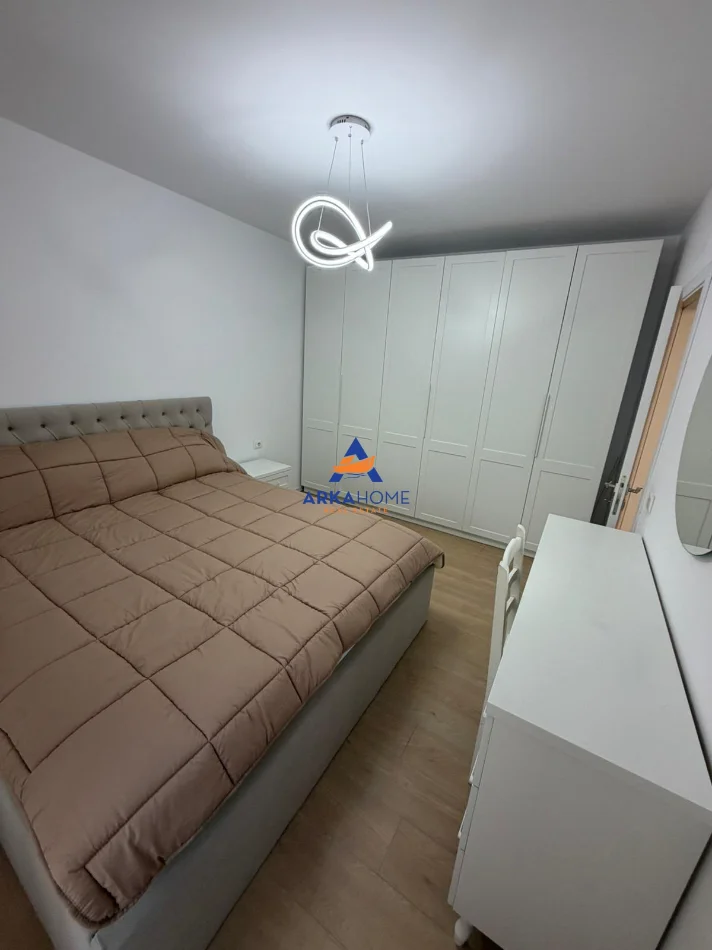 Tirane, jepet me qera apartament 1+1+Ballkon Kati 7, 57 m² 650 € 