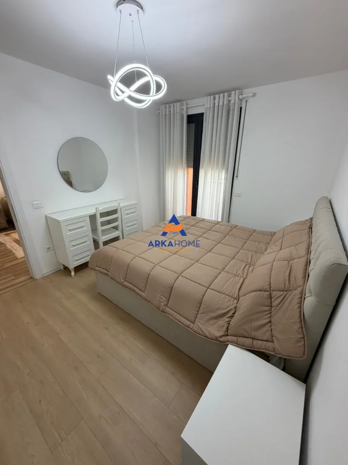 Tirane, jepet me qera apartament 1+1+Ballkon Kati 7, 57 m² 650 € 